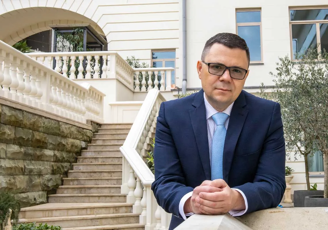 Александр Сорокин на террасе в Сочи